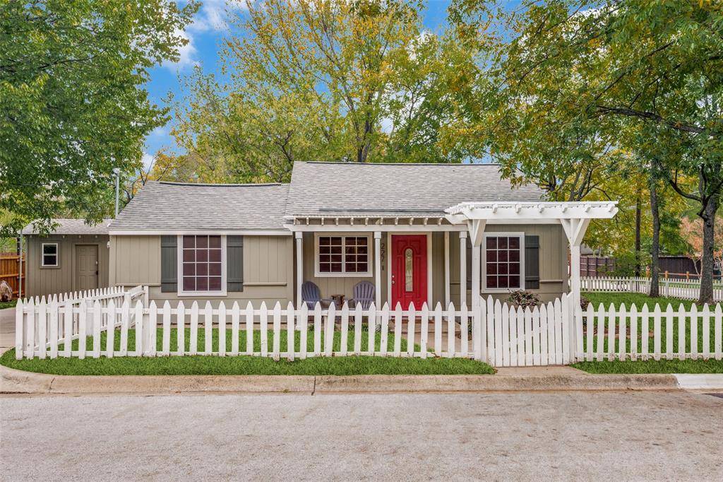 Grapevine, TX 76051,227 Blevins Street