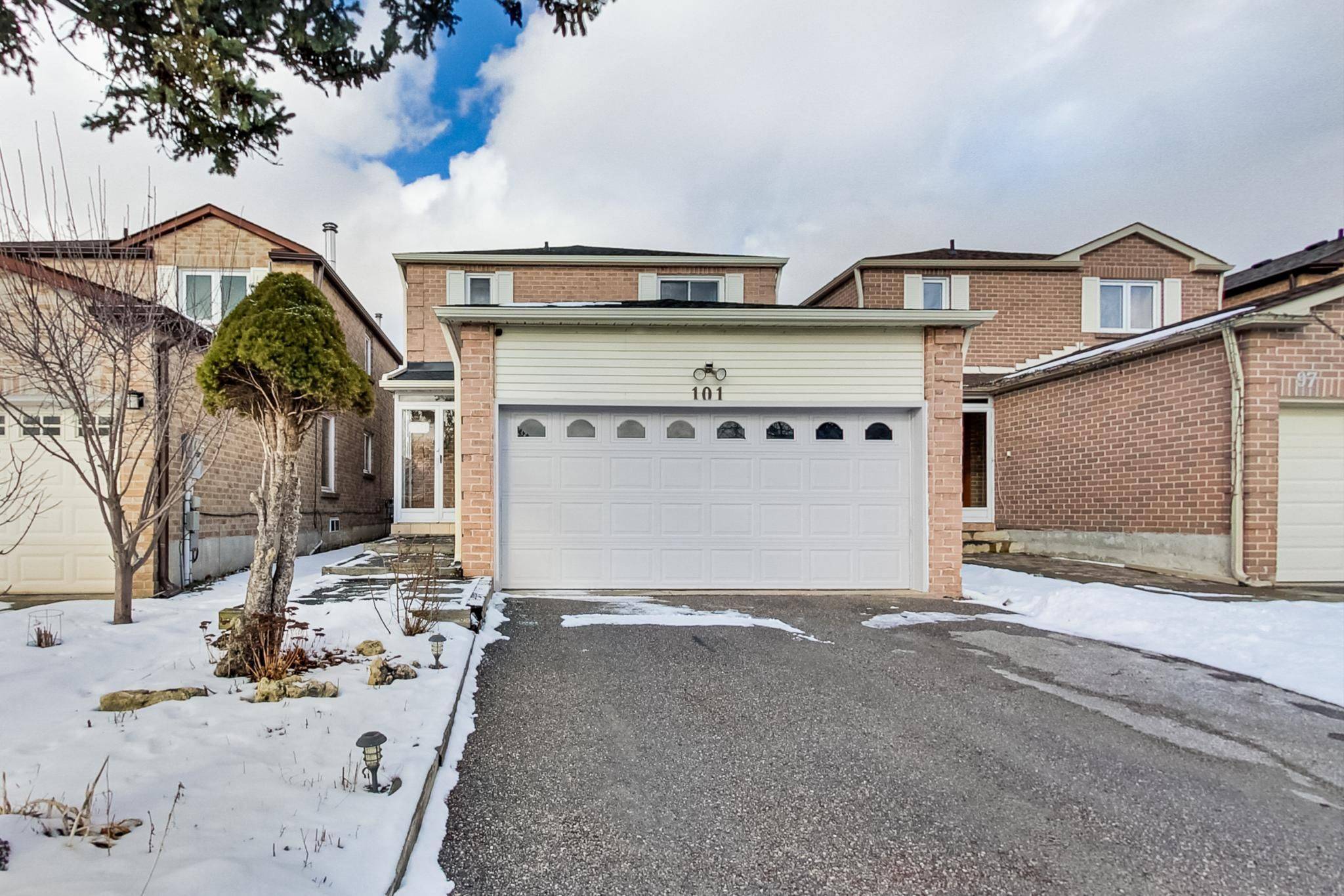 York, ON L4J 5N2,101 Bradbeer CRES