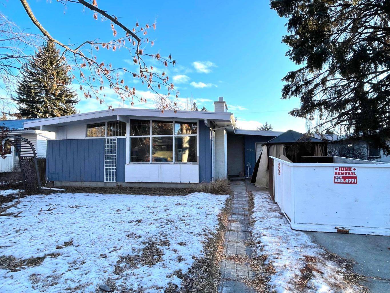 Calgary, AB T3E5W9,3112 Leduc CRES SW