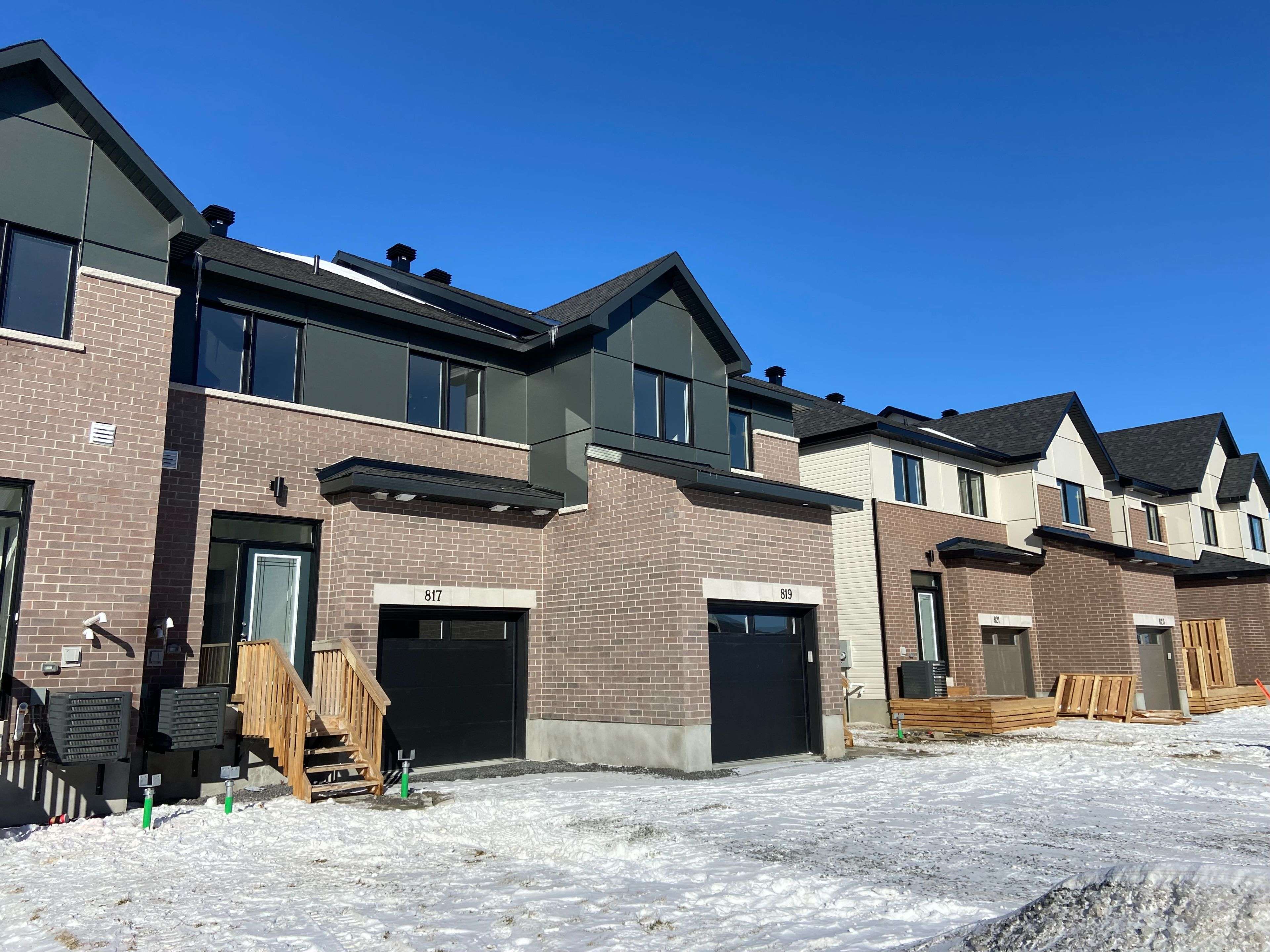 Ottawa, ON K2S 2R7,817 ANCIANO CRES