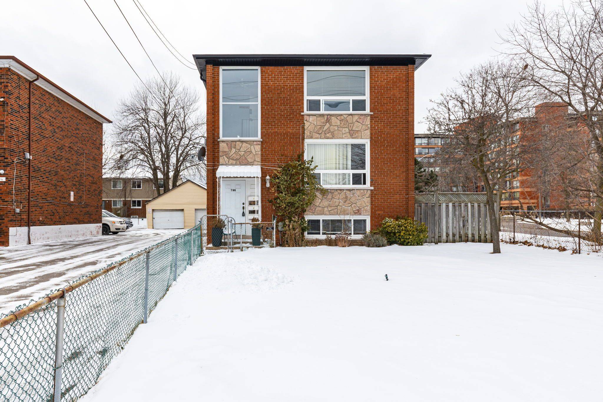 Toronto E04, ON M1K 4E7,796 MIDLAND AVE #1