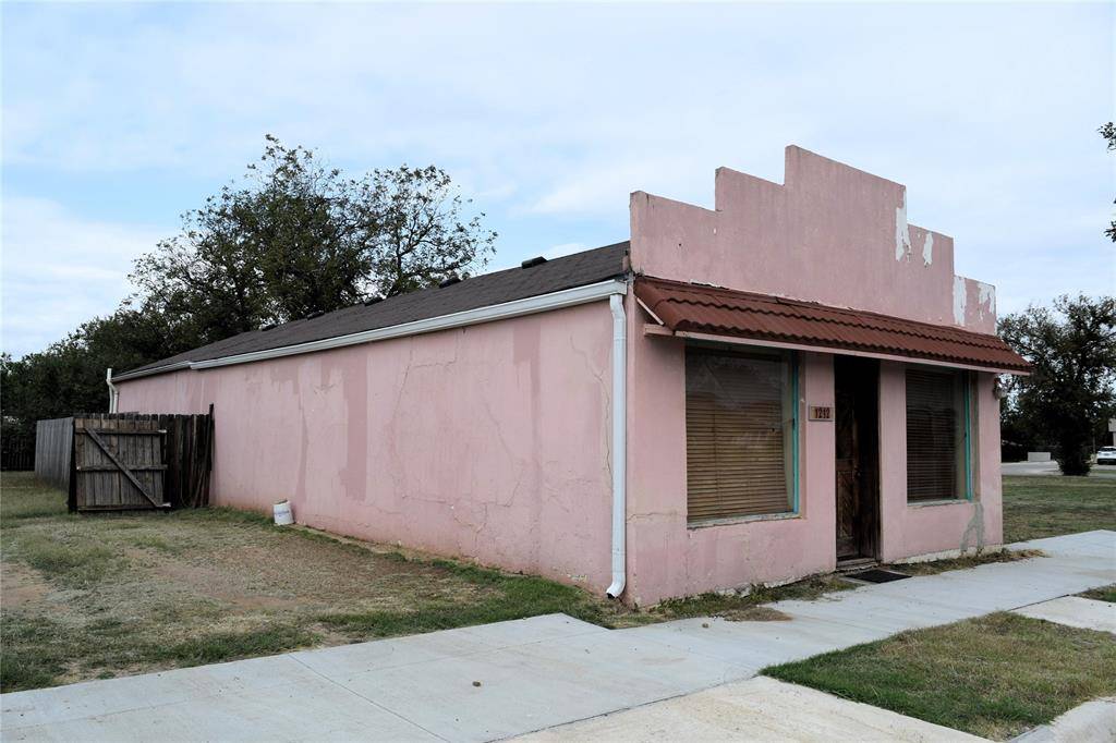 Coleman, TX 76834,1212 Commercial Avenue