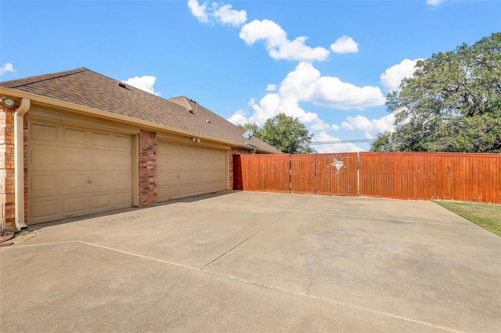 Mansfield, TX 76063,220 Meadowside Drive