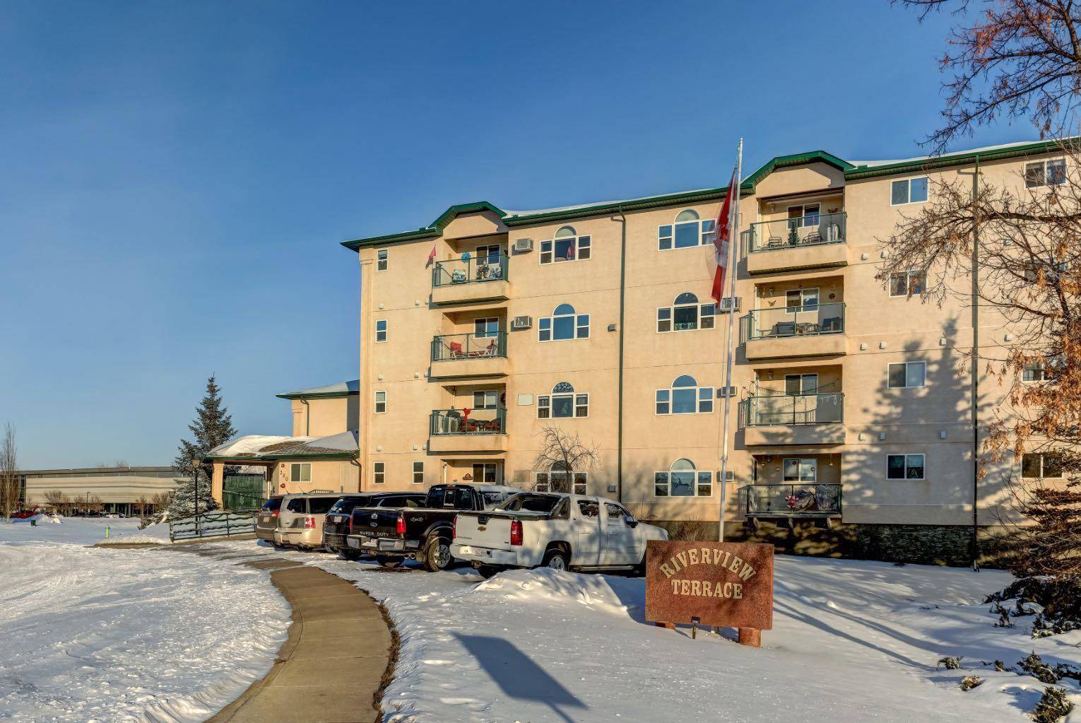 Drumheller, AB T0J 0Y4,280 Riverside DR E #304