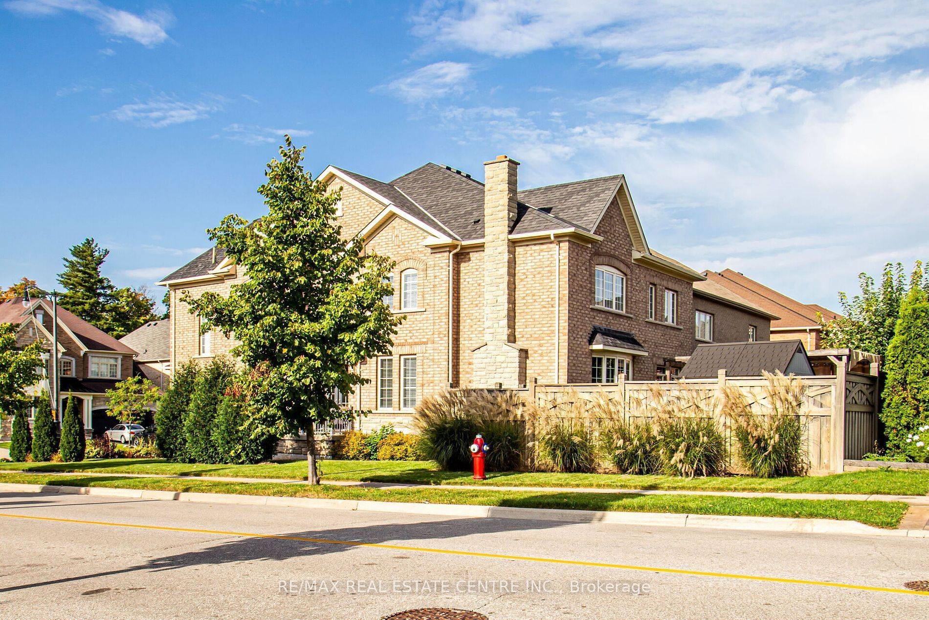 Brampton, ON L6X 2Z7,30 Deanston CT