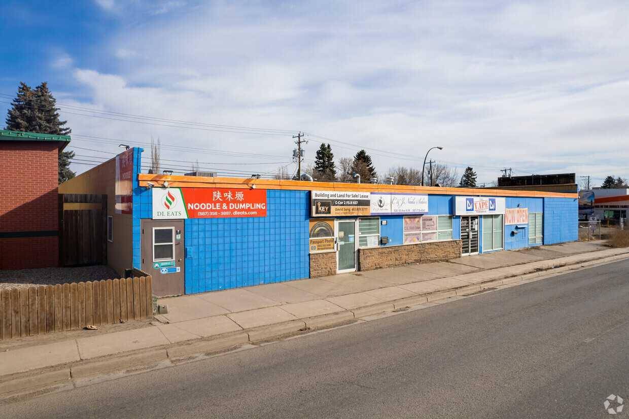 Calgary, AB T2M 0J4,526 16 AVE NW