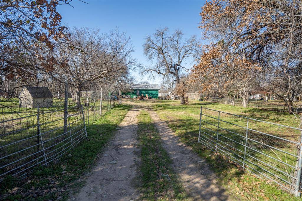 Azle, TX 76020,334 Briar Oaks Drive