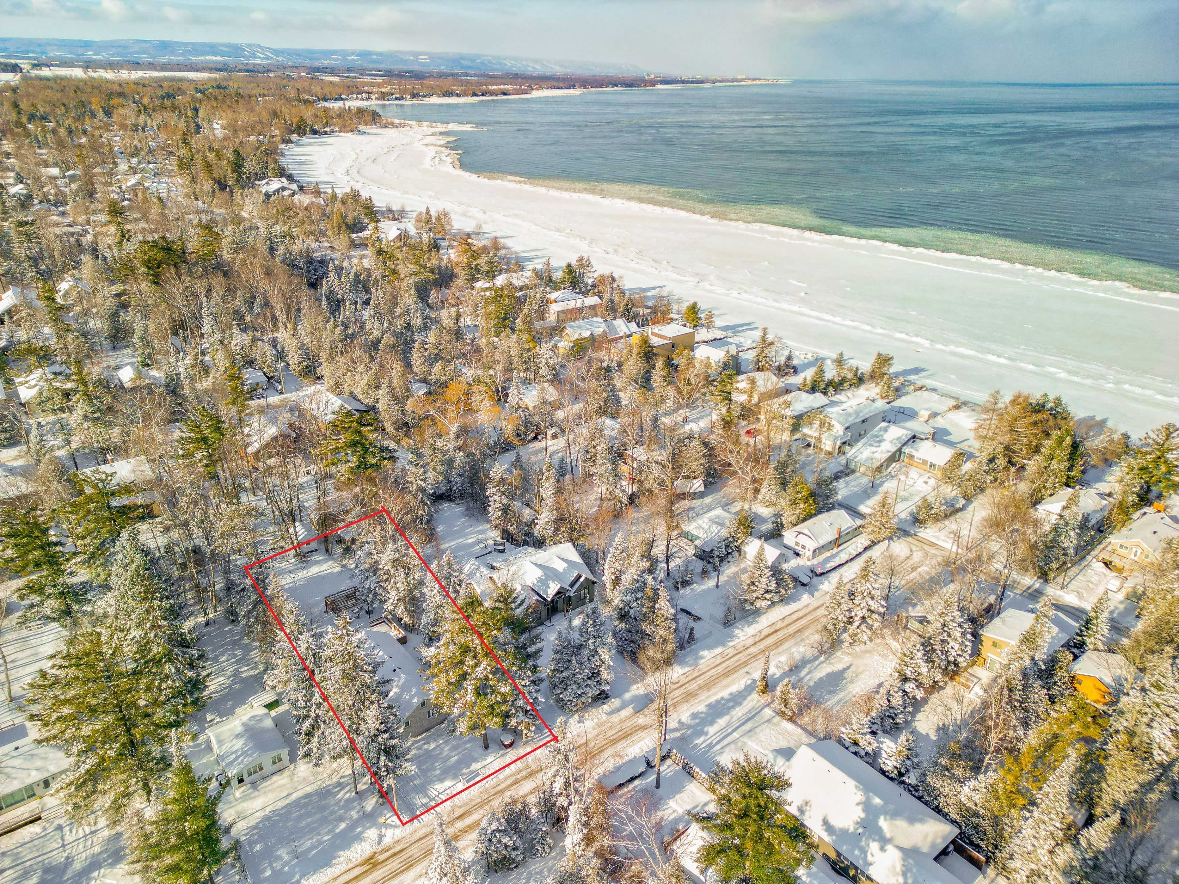 Wasaga Beach, ON L9Z 1V6,44 58TH ST N