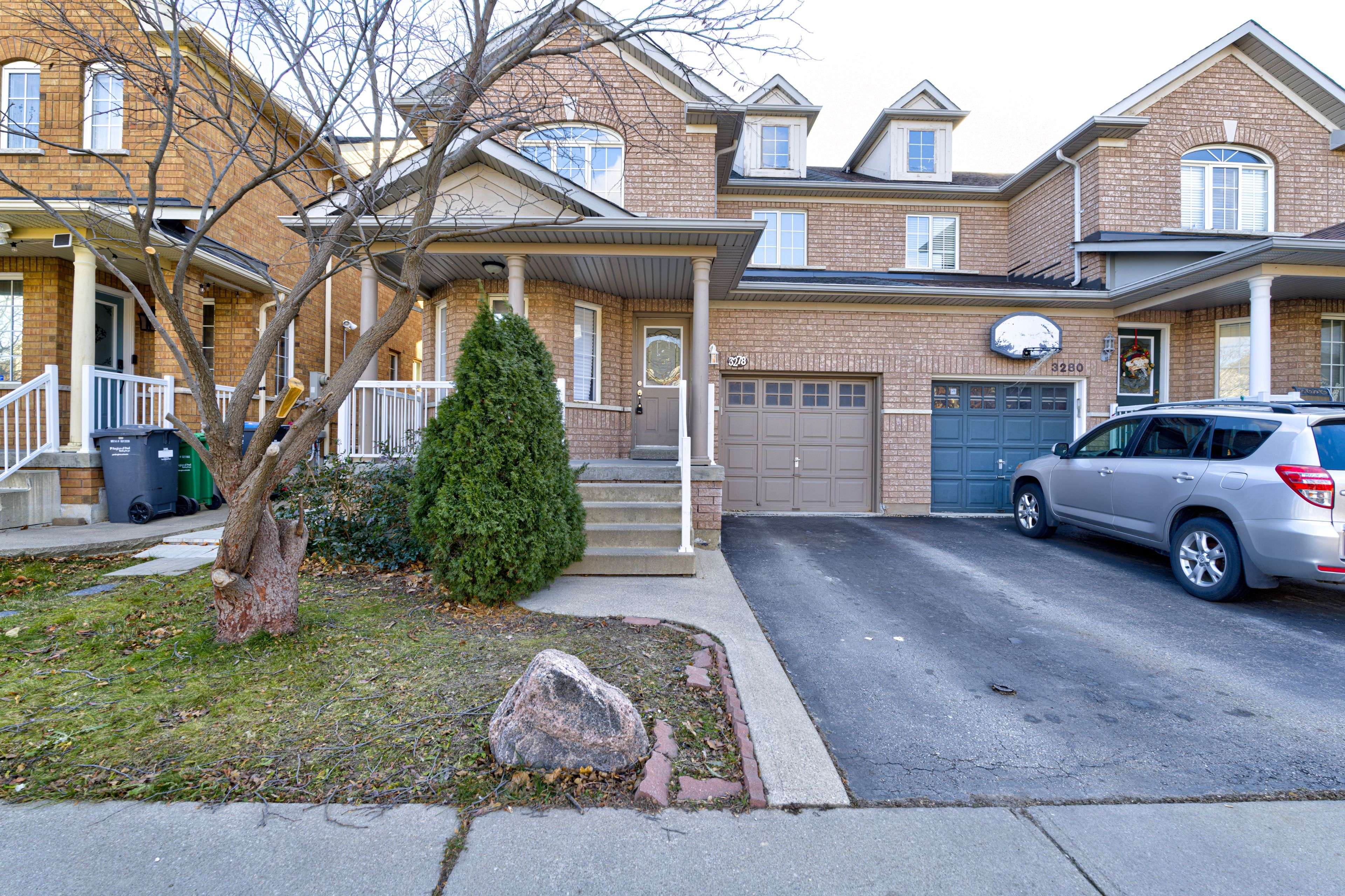 Peel, ON L5M 6T2,3278 Springrun WAY