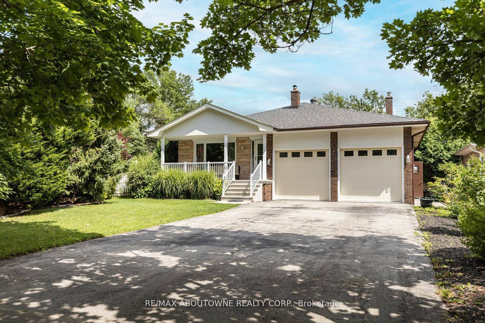 Oakville, ON L6L 5K6,2254 Yates CT