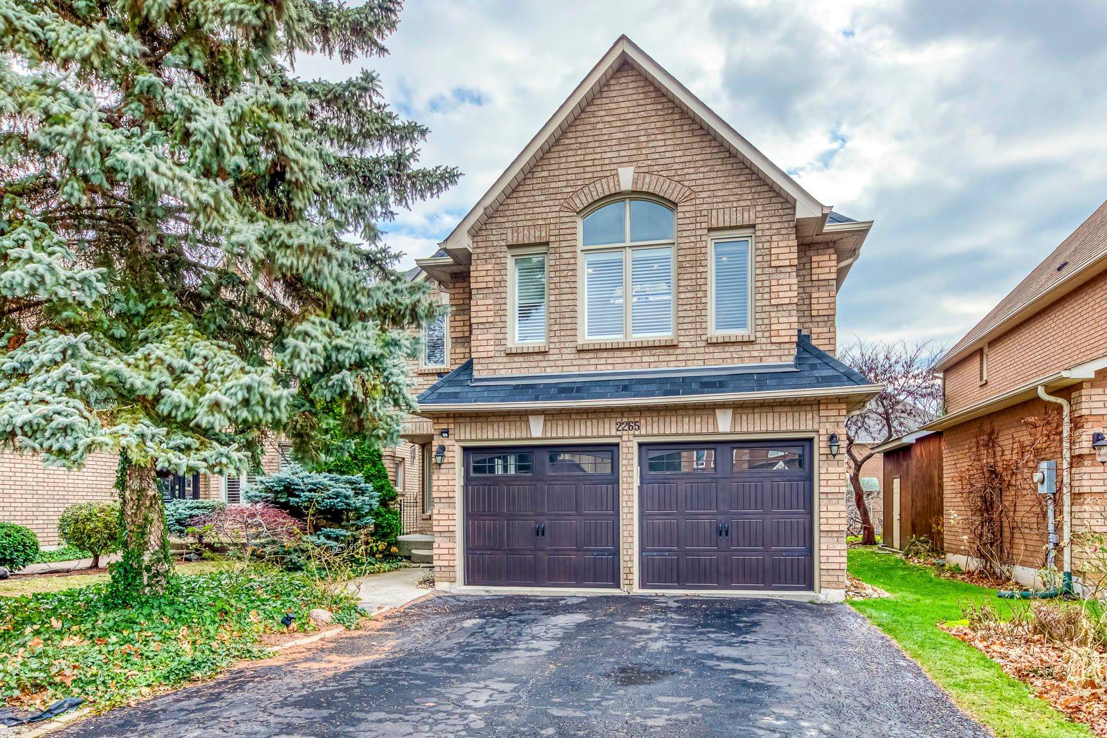 Oakville, ON L6M 3J5,2265 Brays LN