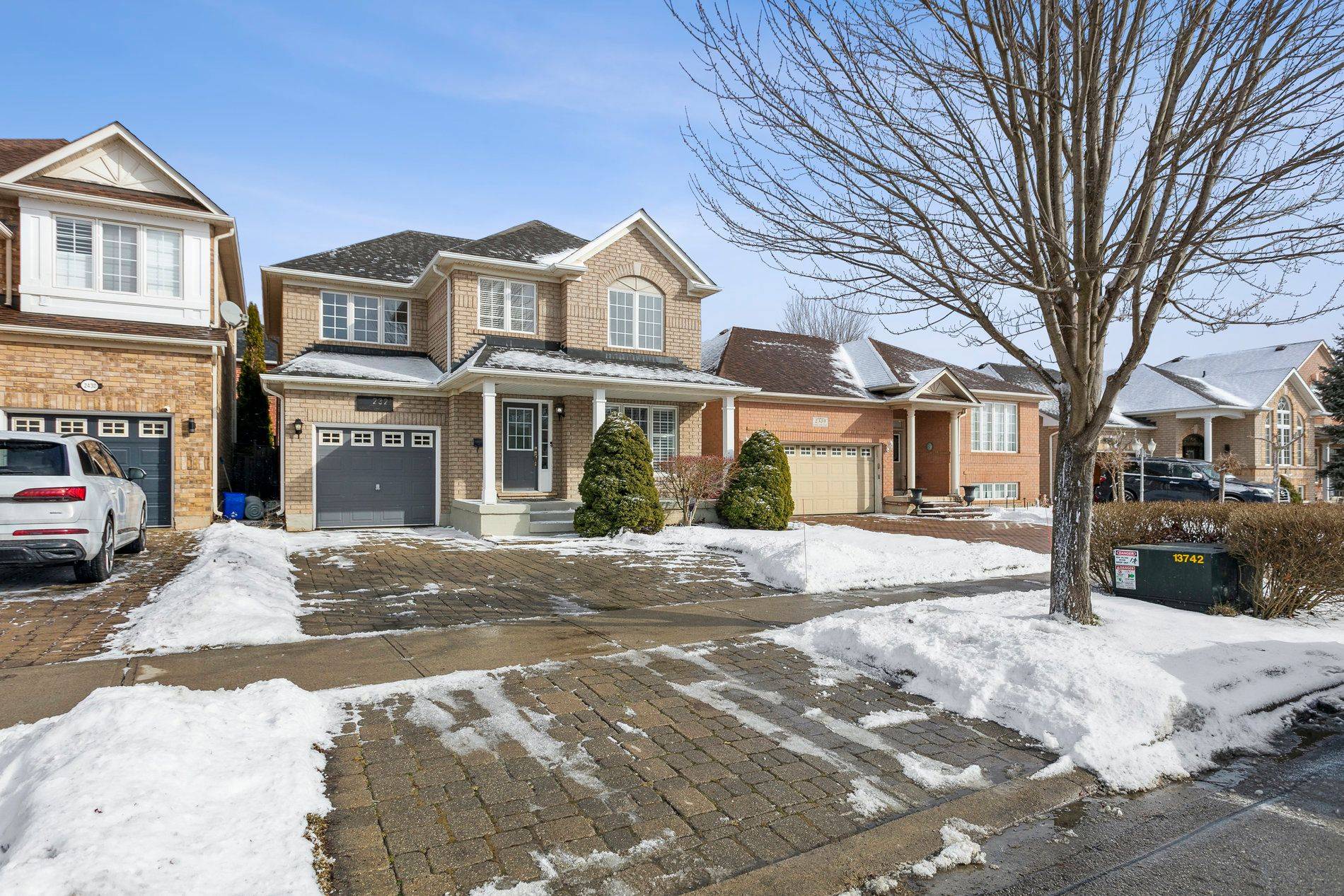 Halton, ON L6M 4X2,2321 Grand Oak TRL