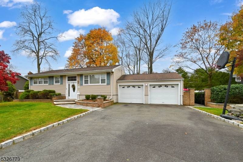 Montvale Boro, NJ 07645,10 Maple Ave