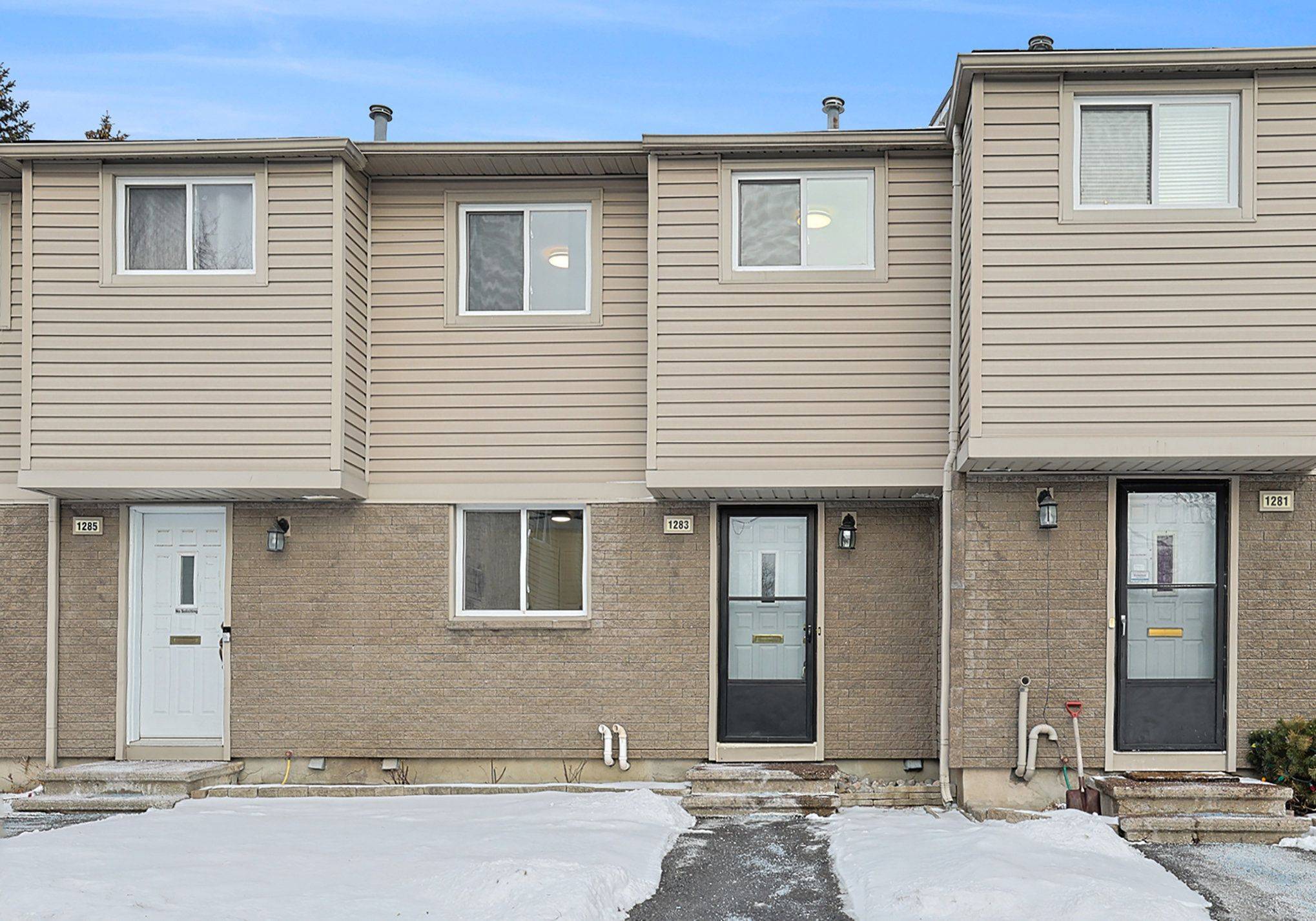 Ottawa, ON K1J 8T9,1283 Perez CRES #99