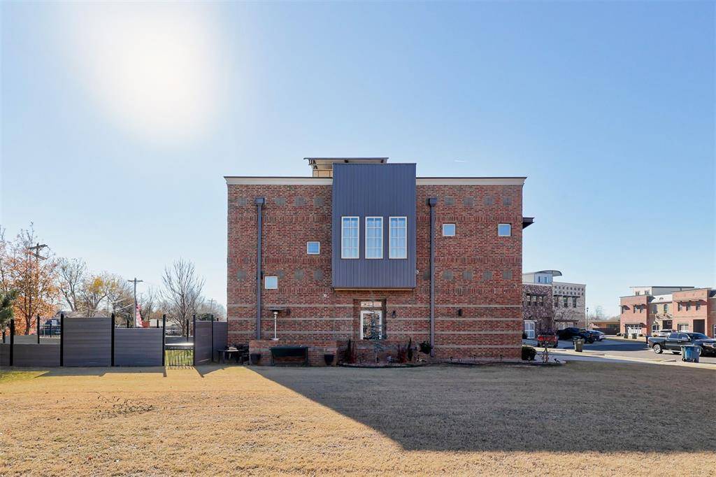 Edmond, OK 73003,515 S Fretz Avenue