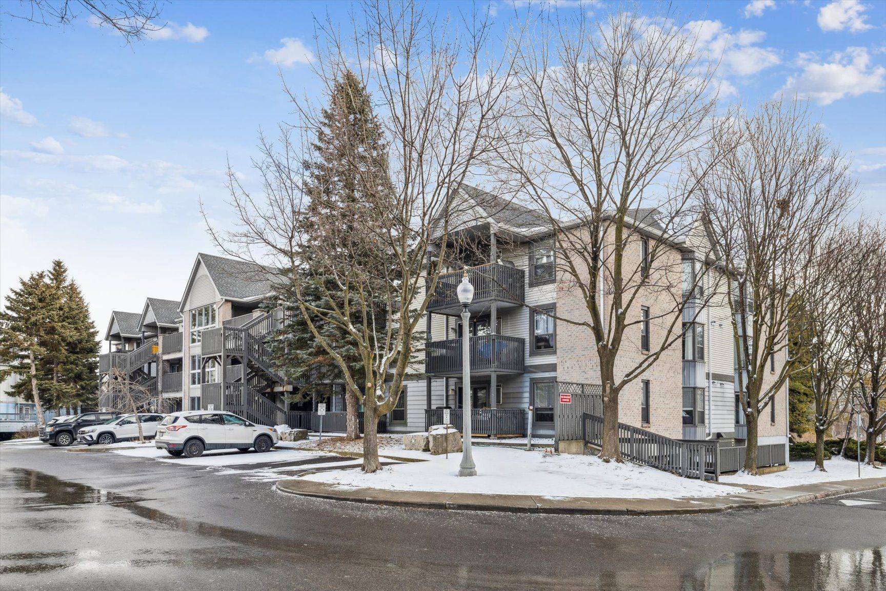 Halton, ON L7M 4C2,2020 Cleaver AVE #207