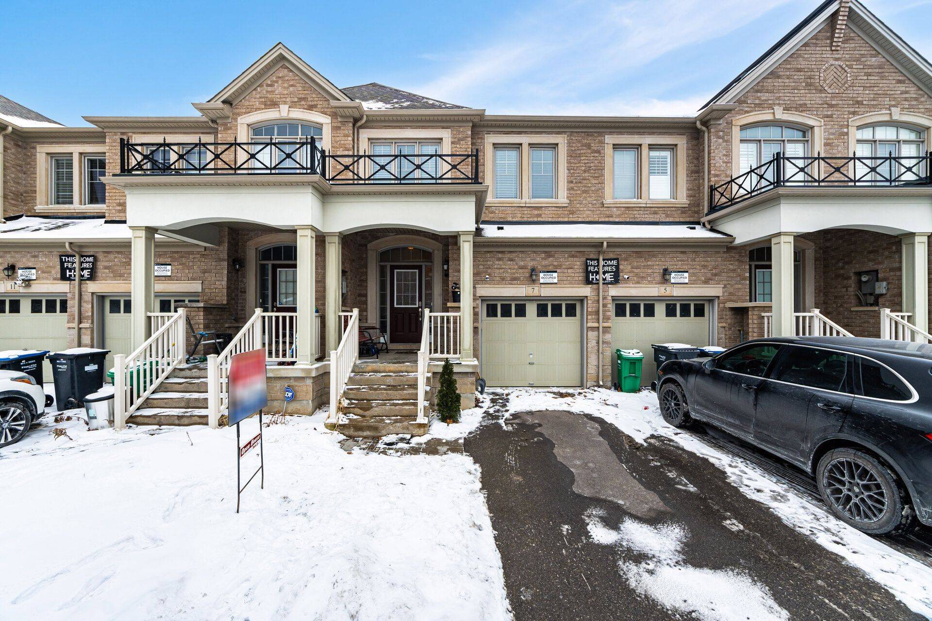 Peel, ON L6Y 6C7,7 Lady Evelyn CRES