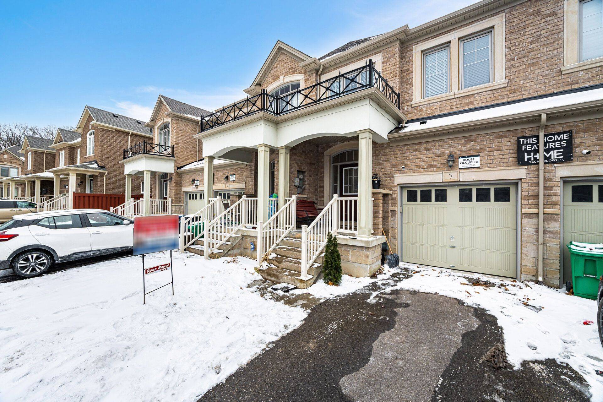 Peel, ON L6Y 6C7,7 Lady Evelyn CRES