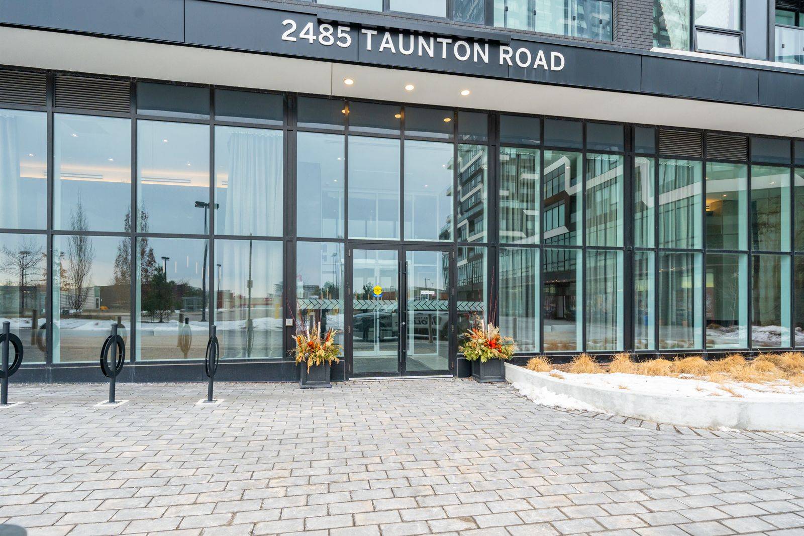 Oakville, ON L6H 3R8,2485 Taunton RD #427