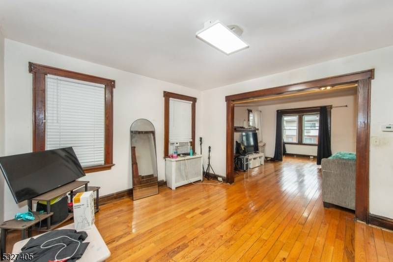 Newark City, NJ 07106,279 Smith St