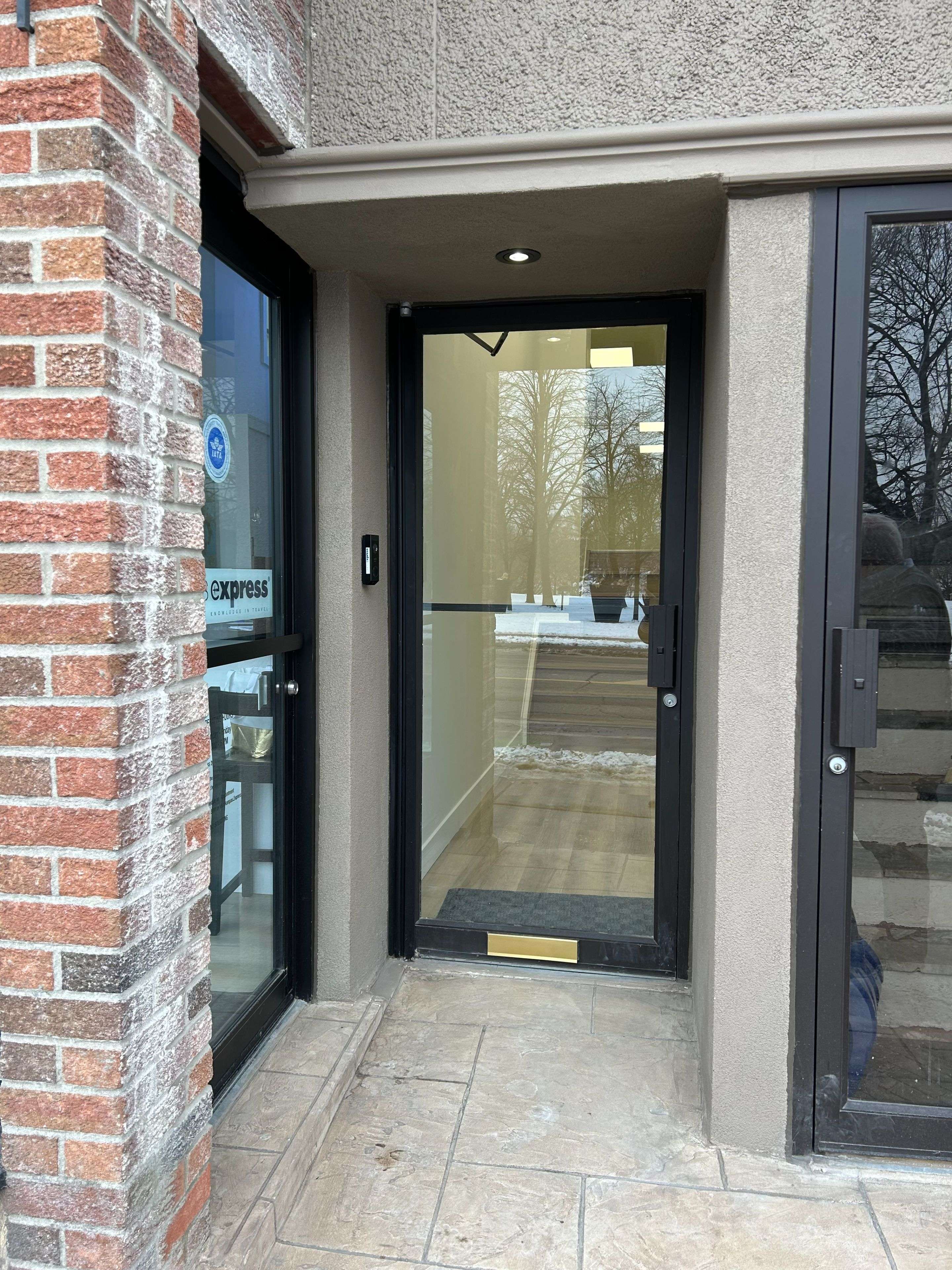 Toronto C01, ON M6G 1L6,741A Bloor ST W