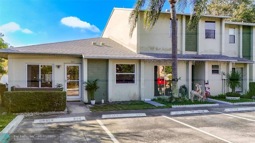 Deerfield Beach, FL 33064,884 Crystal Lake Dr #884