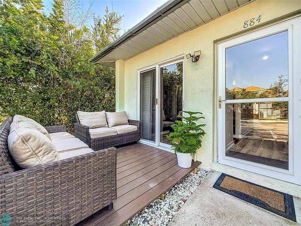 Deerfield Beach, FL 33064,884 Crystal Lake Dr #884