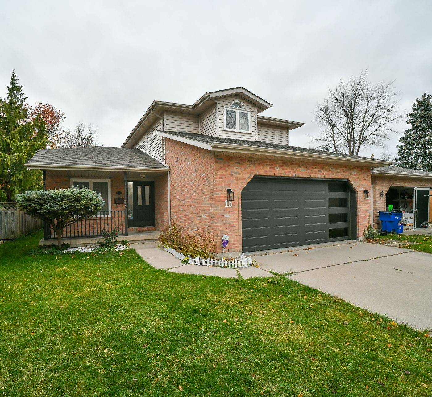 Chatham-kent, ON N7M 6G8,15 Turquoise CT