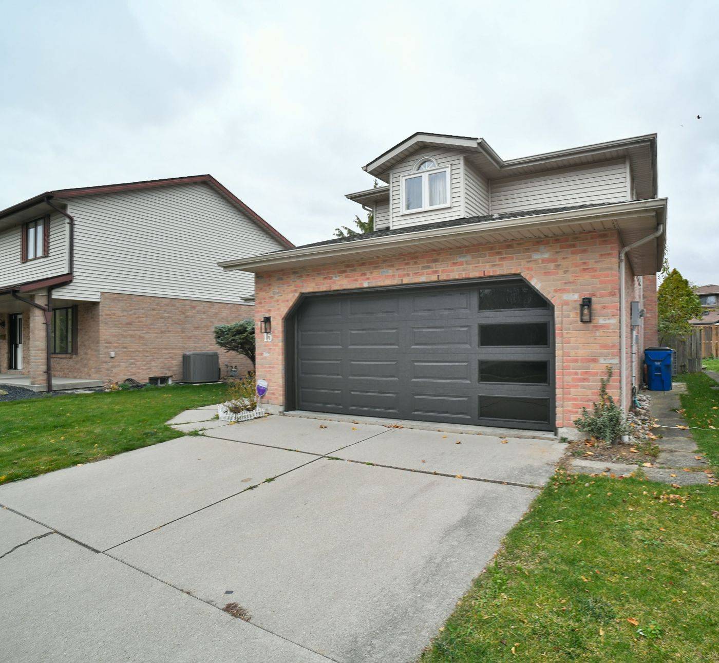 Chatham-kent, ON N7M 6G8,15 Turquoise CT