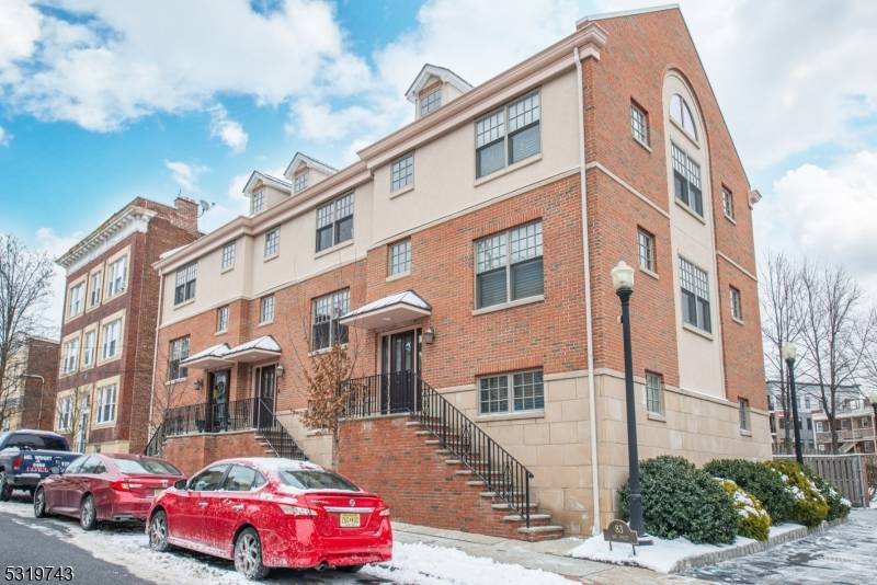 Montclair Twp., NJ 07042,83 Bay St #2