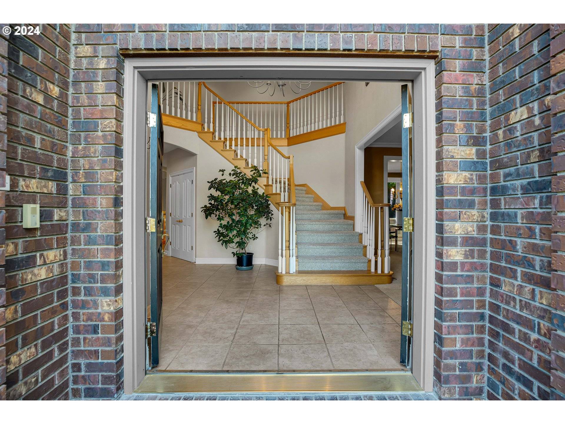 Portland, OR 97223,13163 SW BROADMOOR PL