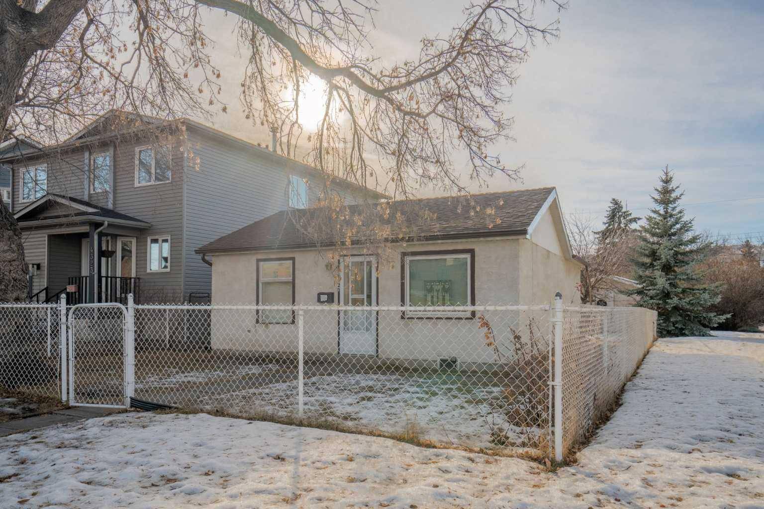 Calgary, AB T3B 0T4,4327 20 AVE NW