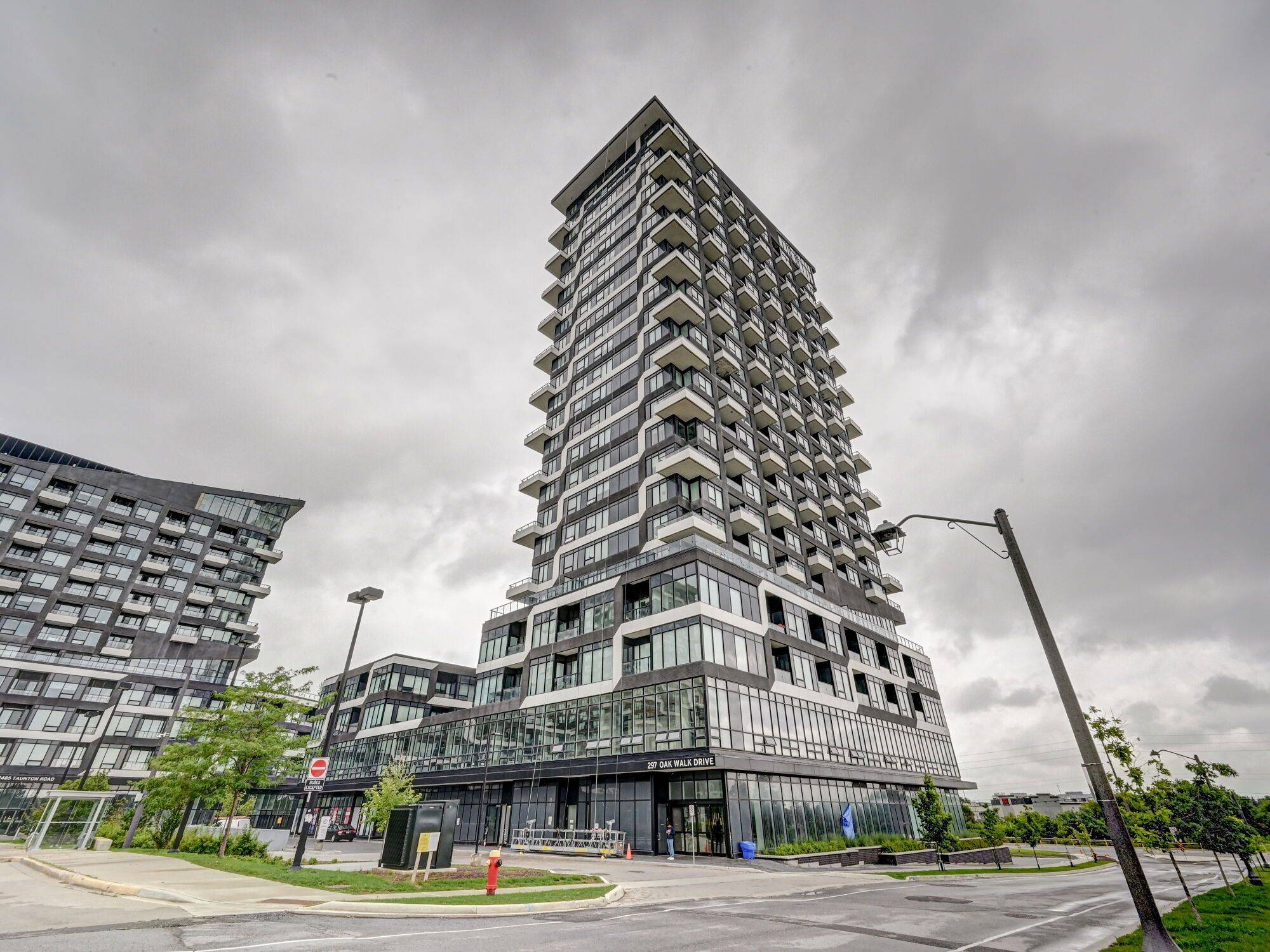 Oakville, ON L6H 3R6,297 Oak Walk DR #318