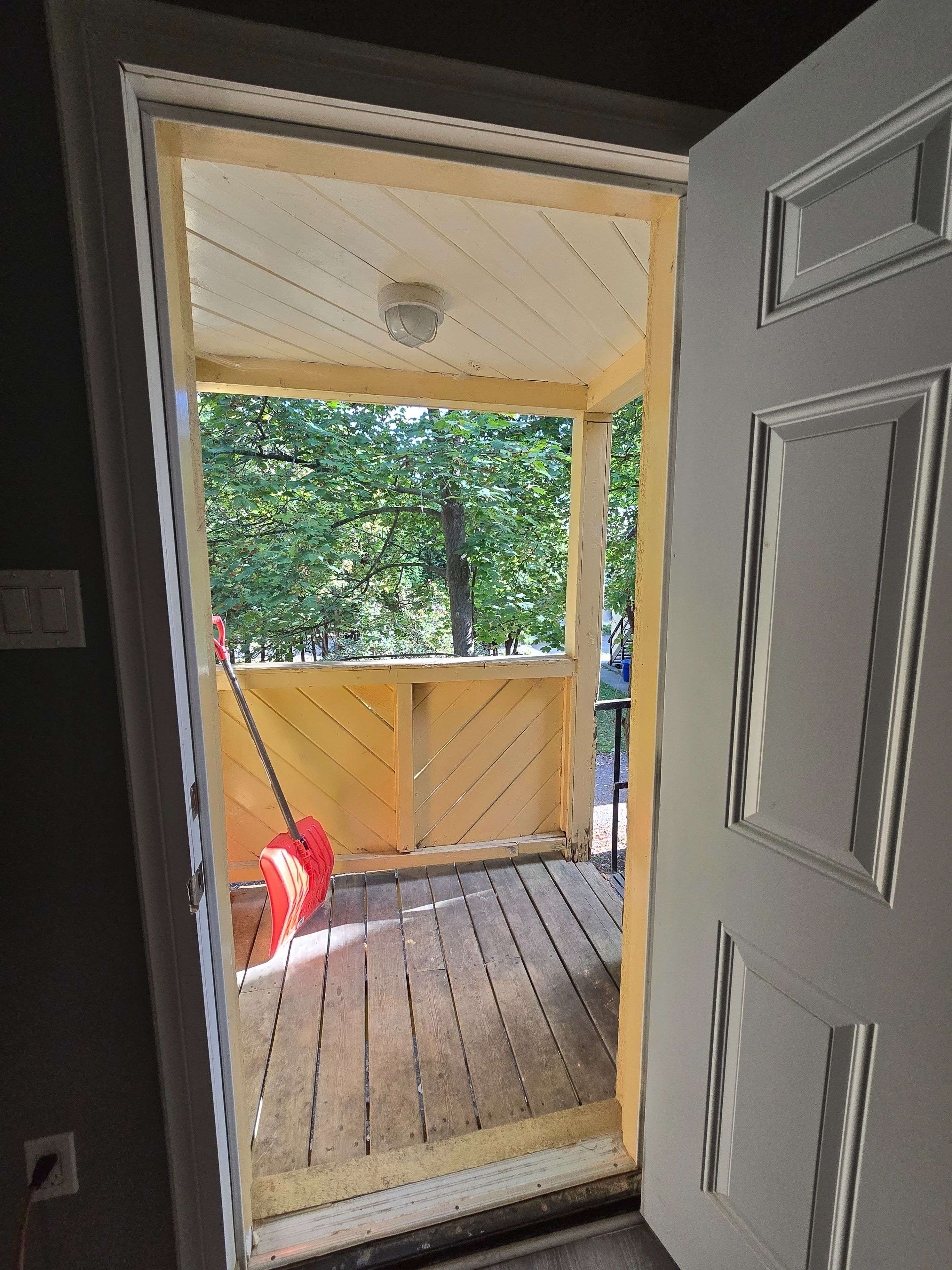 Brockville, ON K6V 3S6,388 King ST W #4
