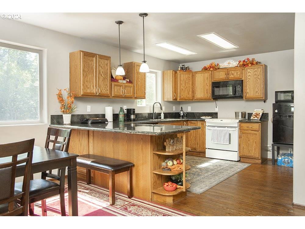 Wolf Creek, OR 97497,1285 N FRONTAGE RD