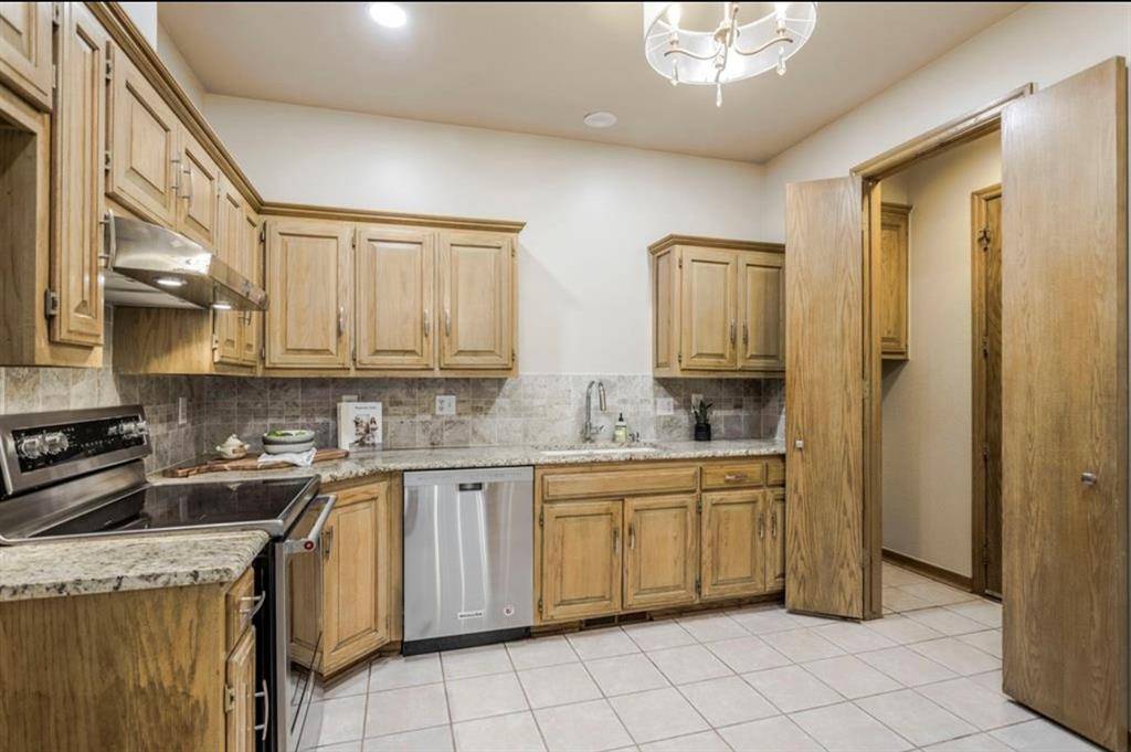 Edmond, OK 73034,2100 Cobblestone Court #103