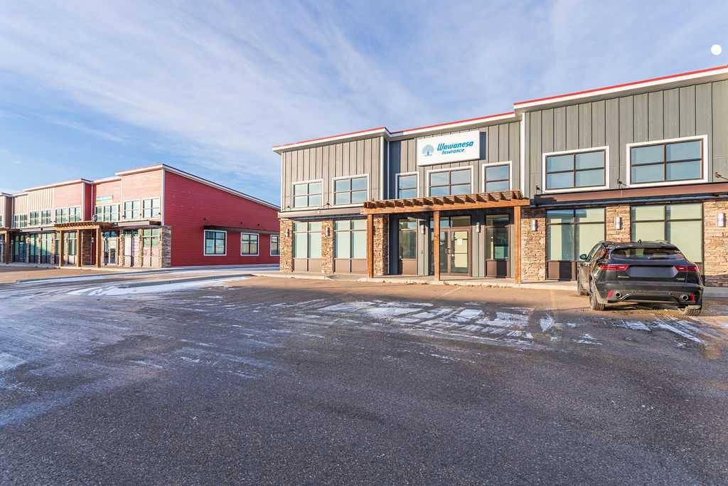 Lloydminster, AB T9V 3M7,3752 51 AVE #103A