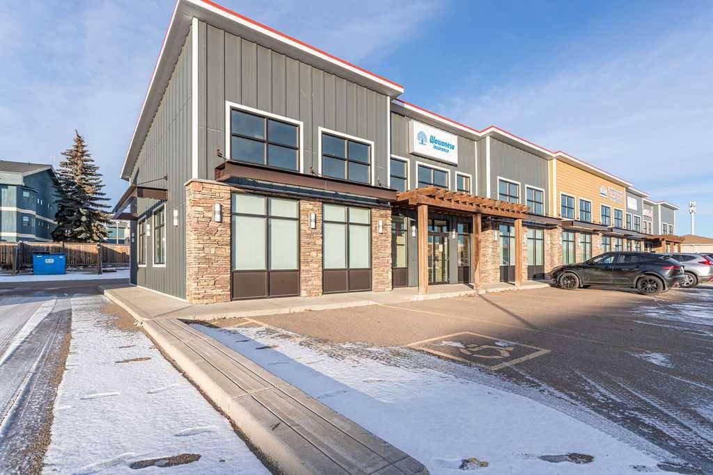 Lloydminster, AB T9V 3M7,3752 51 AVE #103A