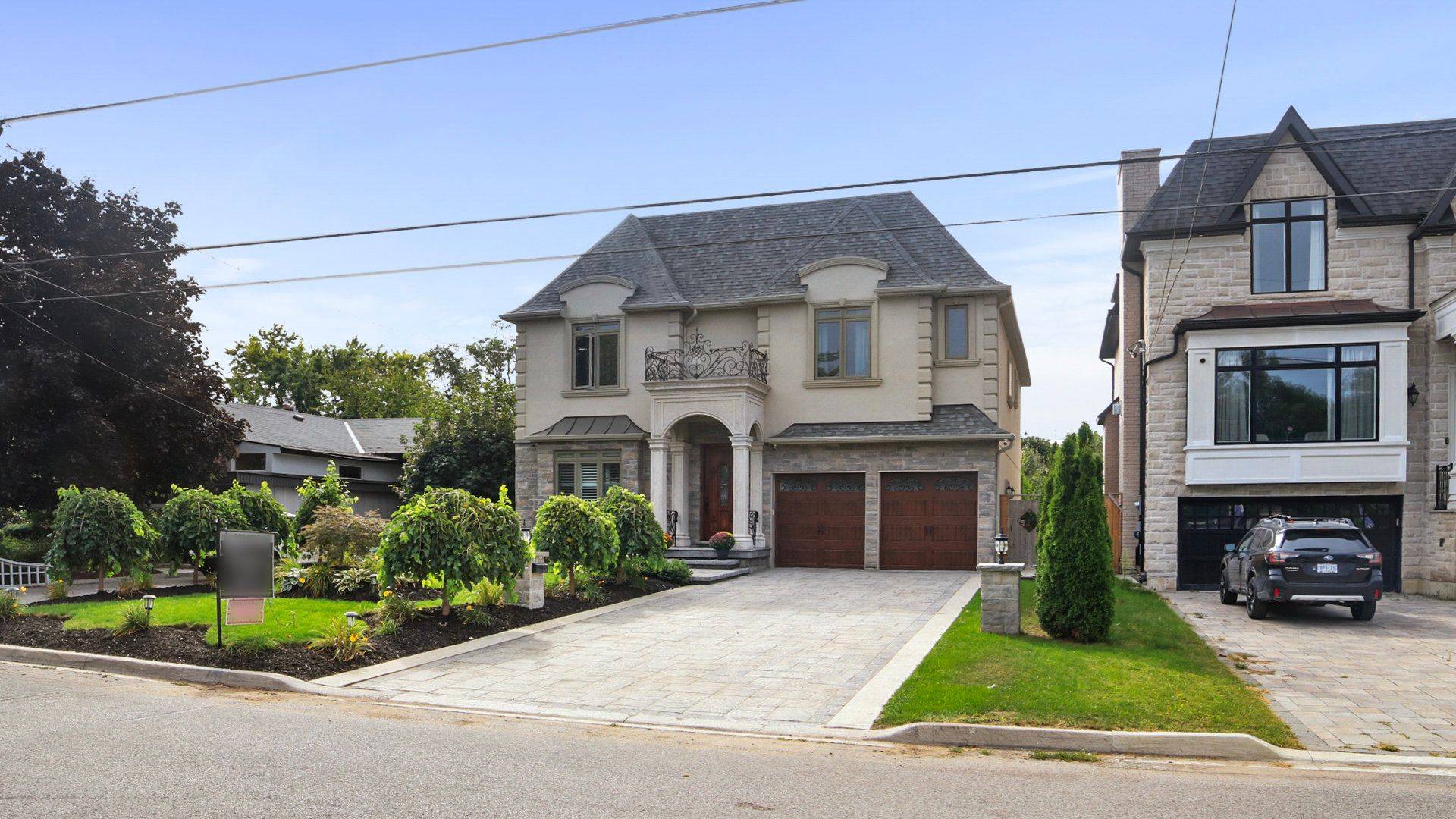 Richmond Hill, ON L4C 1M1,374 Elmwood AVE