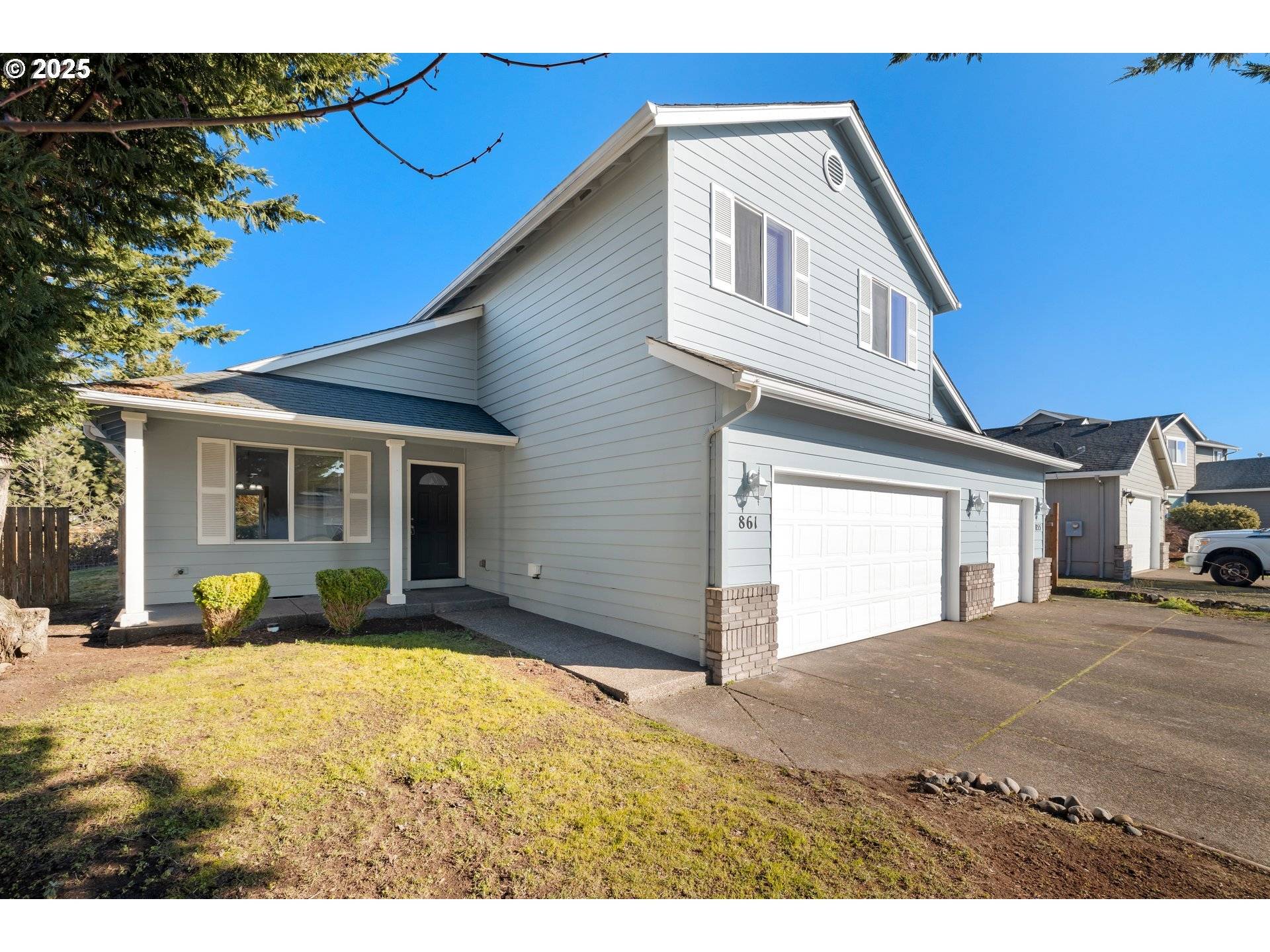 Molalla, OR 97038,855 MEADOW DR