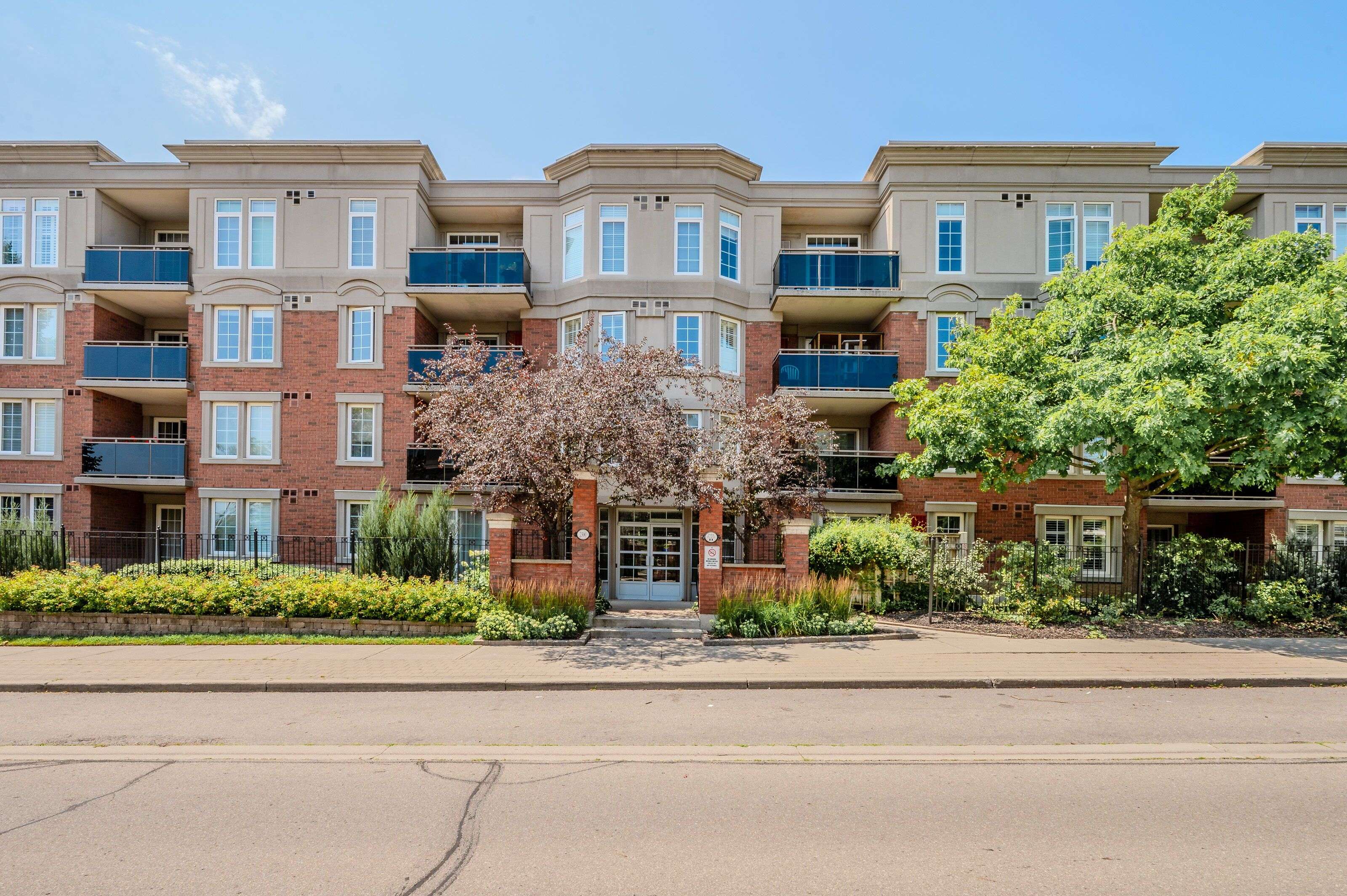 Oakville, ON L6H 6V9,2300 Parkhaven BLVD #103