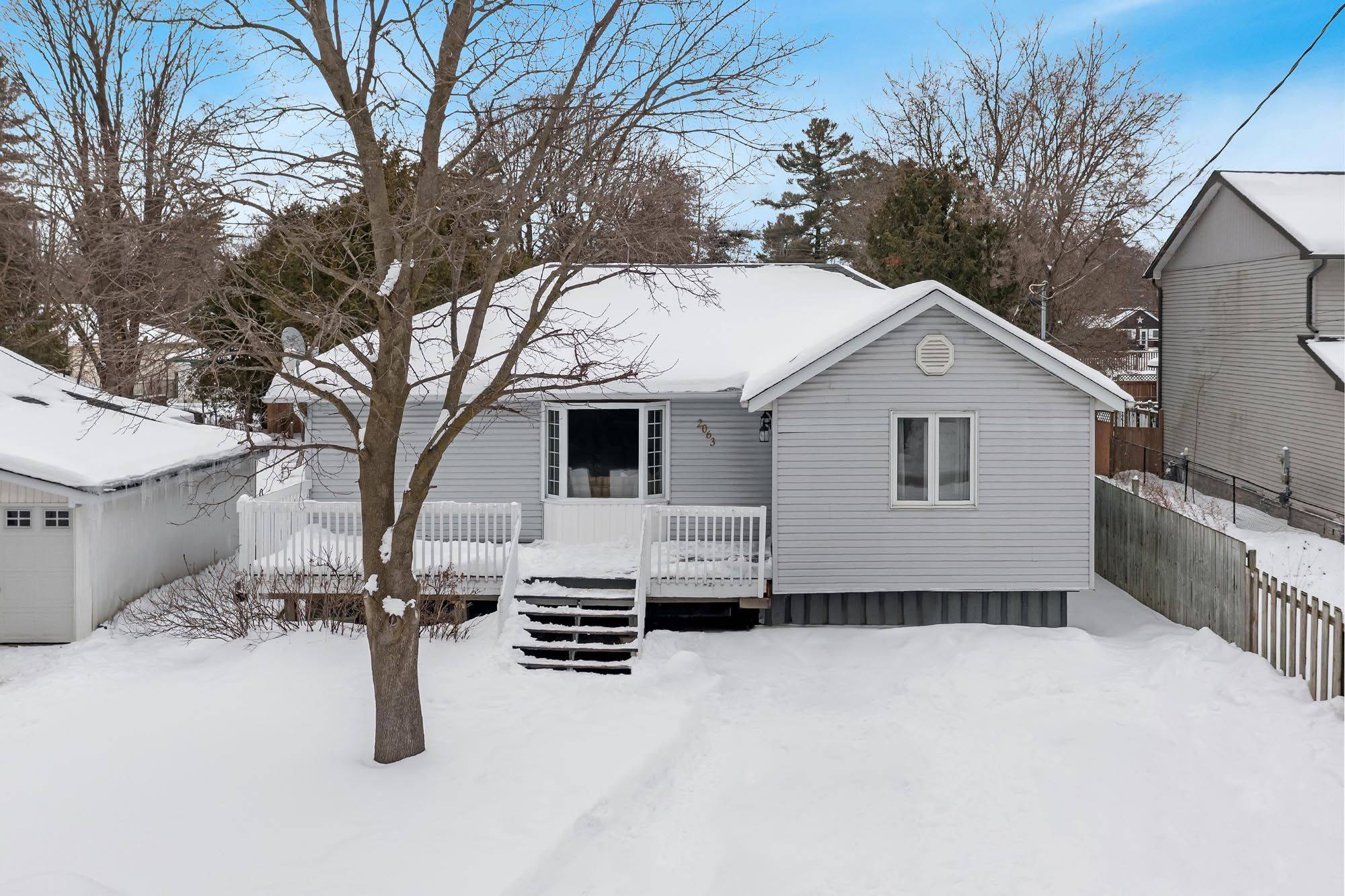 Innisfil, ON L9S 1Y9,2063 Lilac DR