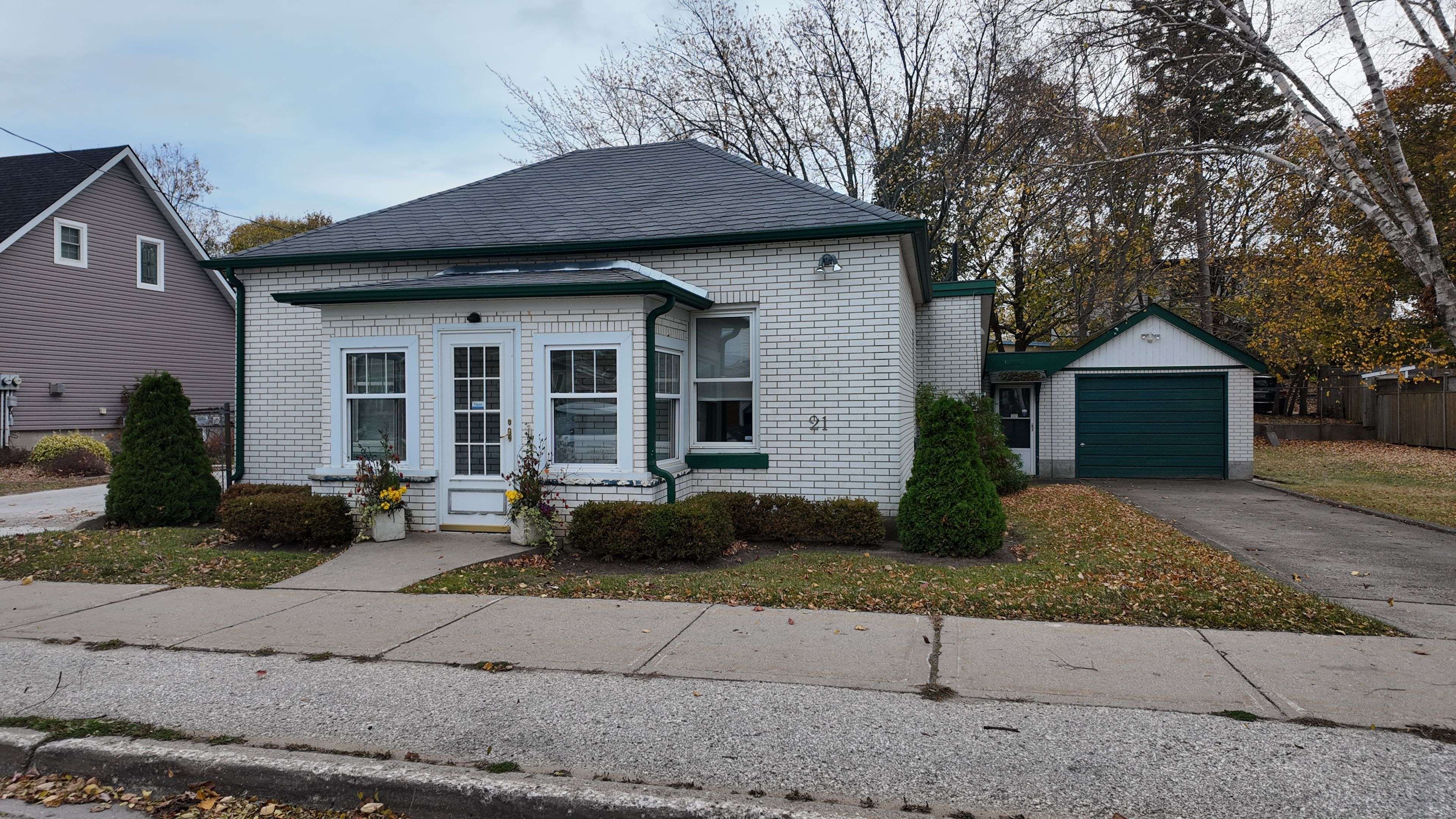 Saugeen Shores, ON N0H 2L0,21 GROSVENOR ST N