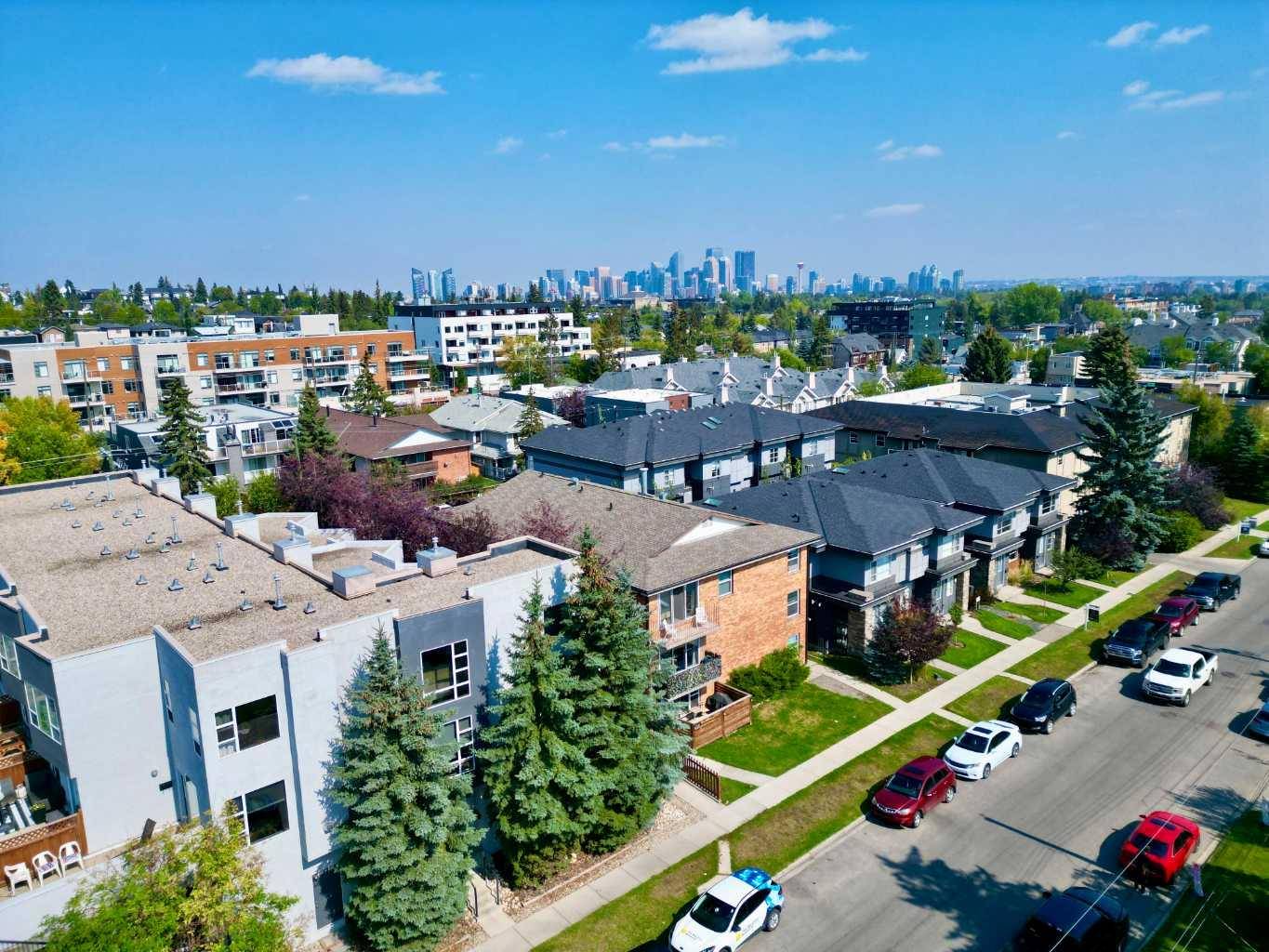 Calgary, AB T2T 2E1,2024 35 AVE SW