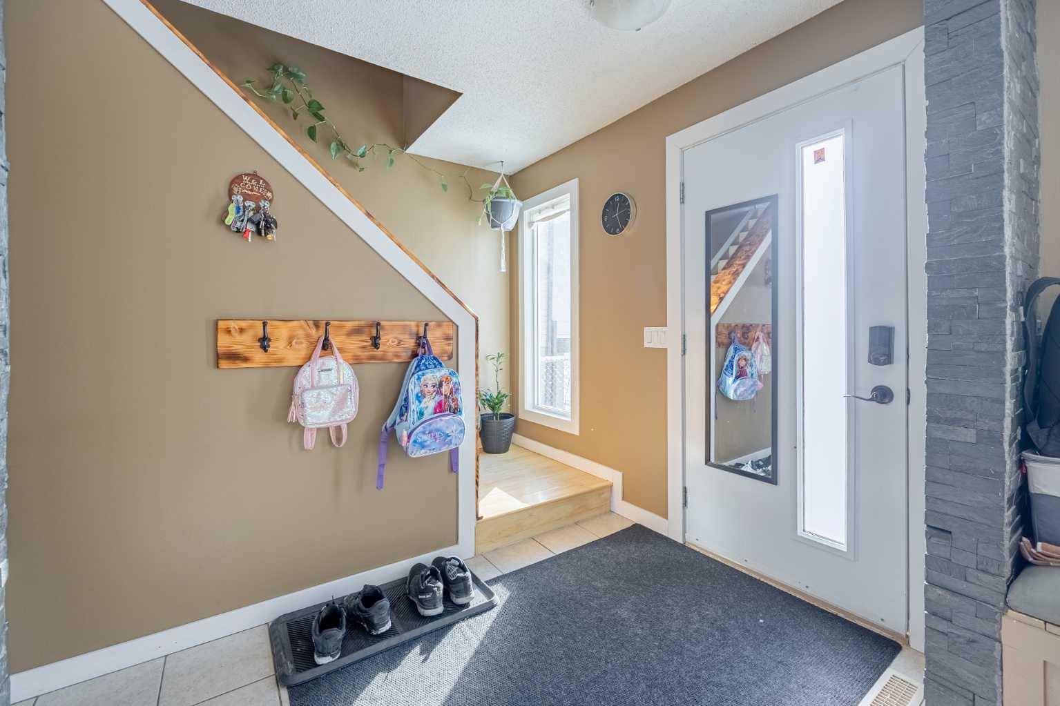 Calgary, AB T2A 6S3,88 Abingdon CRES NE