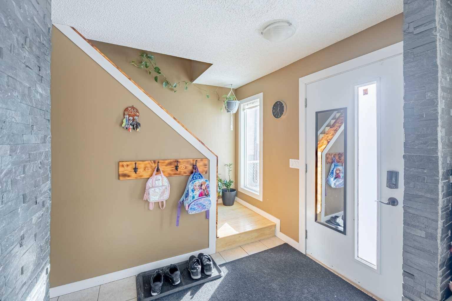 Calgary, AB T2A 6S3,88 Abingdon CRES NE