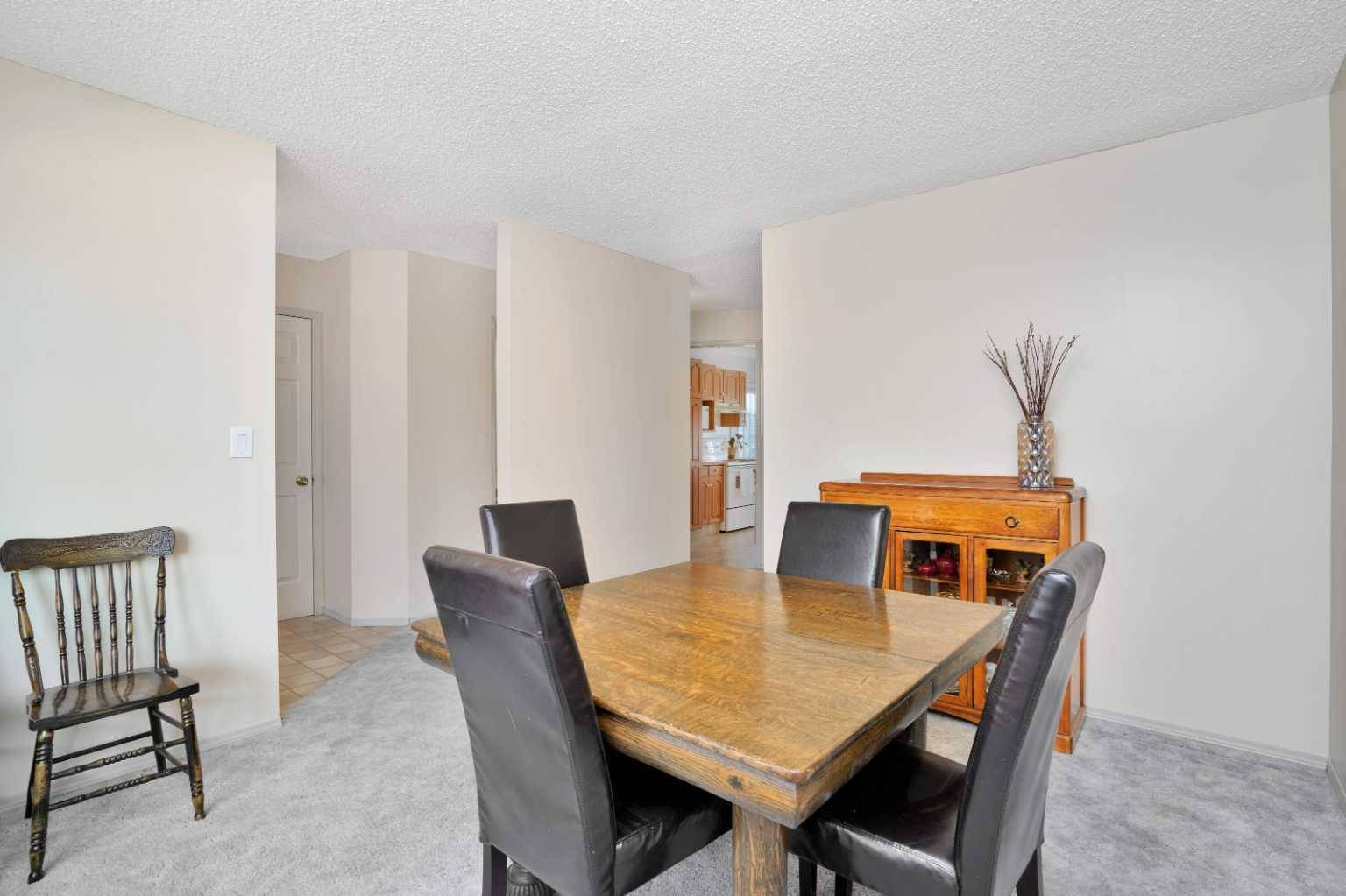 Red Deer, AB T4P 3K7,26 Roberts CRES