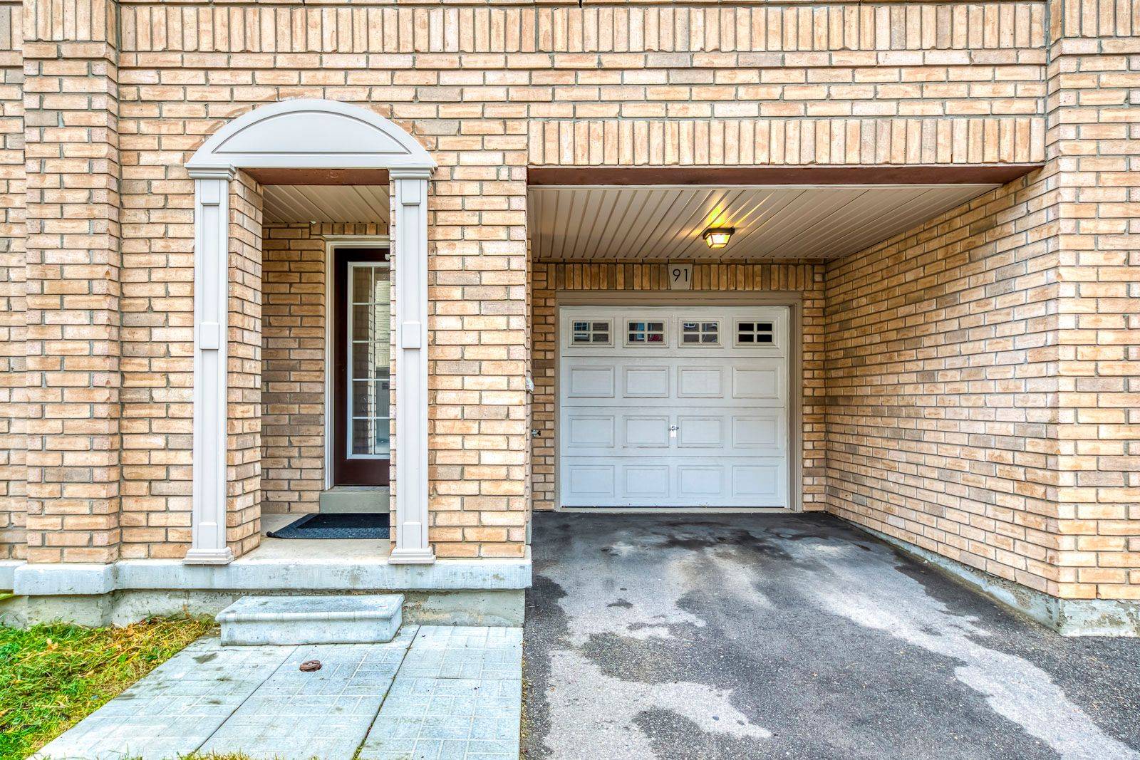 Oakville, ON L6M 0K4,2280 Baronwood DR #91