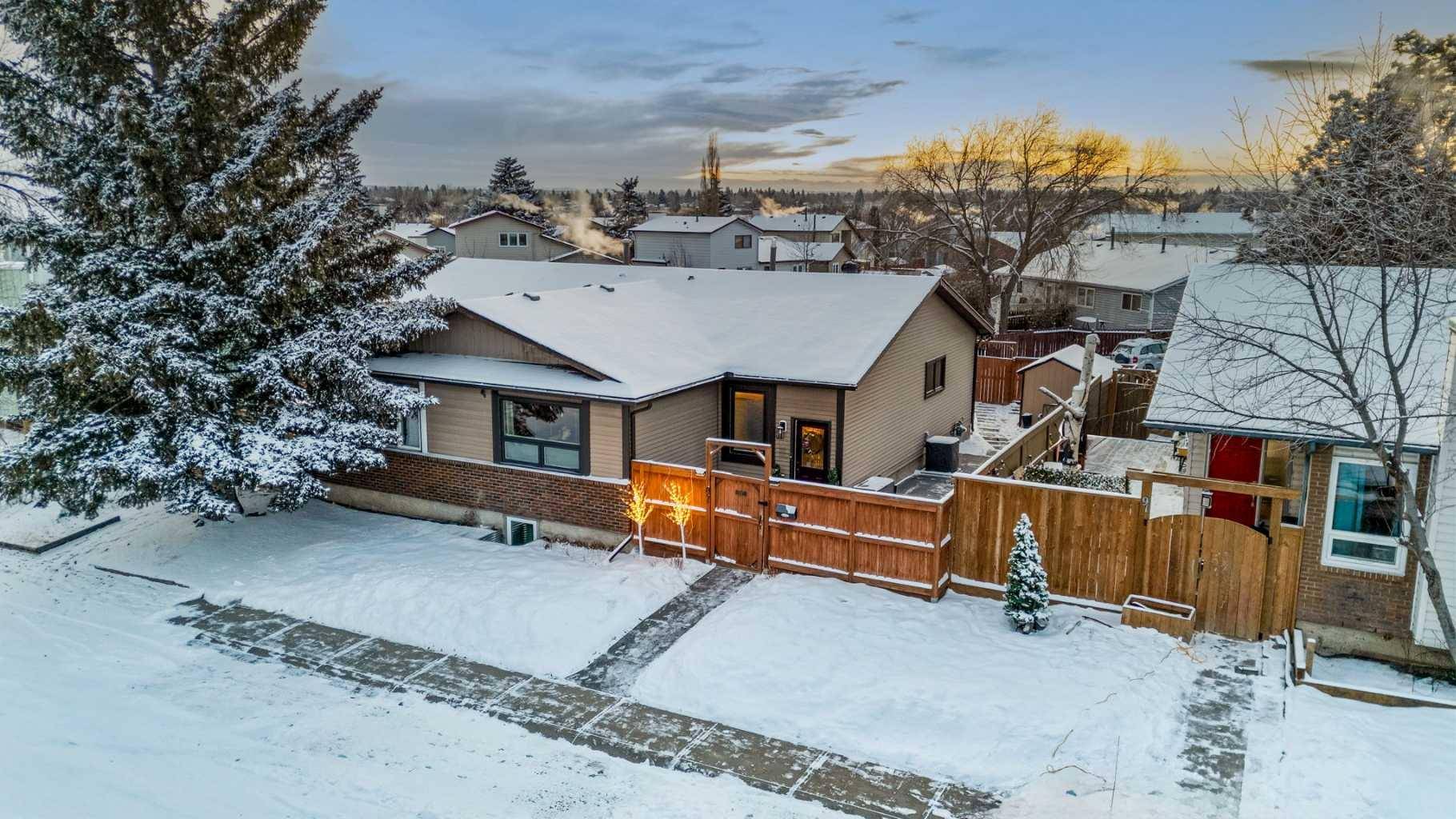 Calgary, AB T2J 6B4,87 Deerview WAY SE