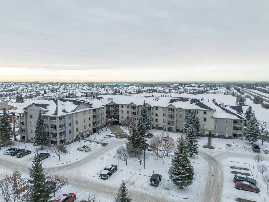 Red Deer, AB T4R 3E9,60 Lawford AVE #411